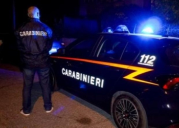 As spraji me piper nuk i ndaloi, 2 shqiptarët dhunojnë karabinierët gjatë aksionit, arrestohen pas rrëmujës para lokalit