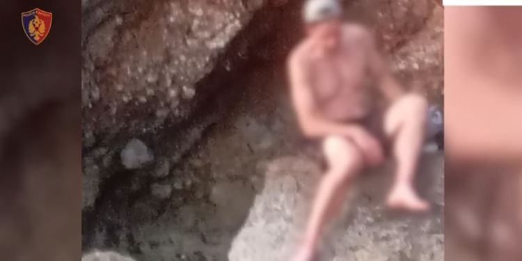 VIDEO / U bllokua tek “Akuariumi” në Dhërmi pas dëmtimit në këmbë, shpëtohet turisti amerikan