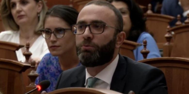 Bardhit nuk i del inati: Zegjine Balluku duhet të vijë e të prezantojë projektligjin, s’mund të fshihet për shumë gjatë