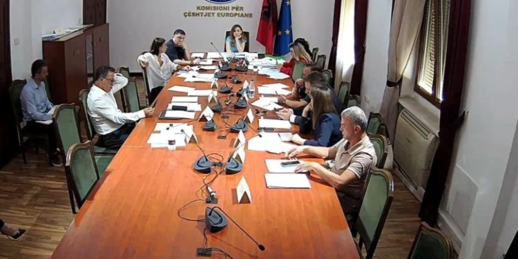 Ndërhyrjet e huaja/ Xhafaj: T’i lëmë cic mic-et politike! Braçe: Dezinformimi të bëhet komision i përhershëm