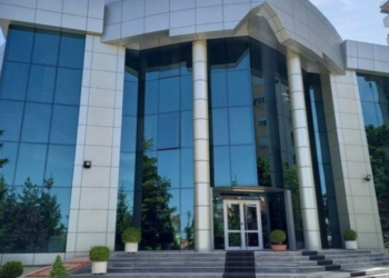 Favorizuan në 20 raste ndërtuesit me taksën e infrastrukturës, Prokuroria çon në gjyq drejtoreshën dhe përgjegjësin e Urbanistikës së Bashkisë Korçë