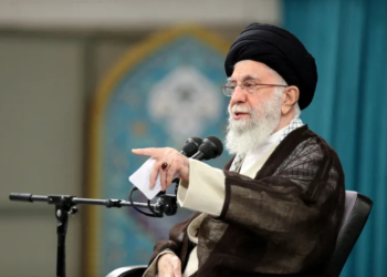 Meme, teori konspiracioni dhe kritika / Fjalimi i Khameneit shuan spekulimet për mungesën në publik