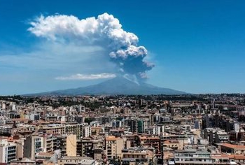 Shpërthen vullkani në Itali, alarm i kuq nga autoritetet