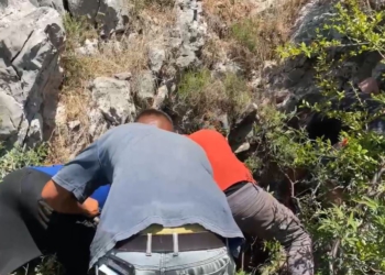 E rëndë në Lezhë, i moshuari bie në një shpellë 20 metra të thellë! Forcat zjarrfikëse nxjerrin trupin