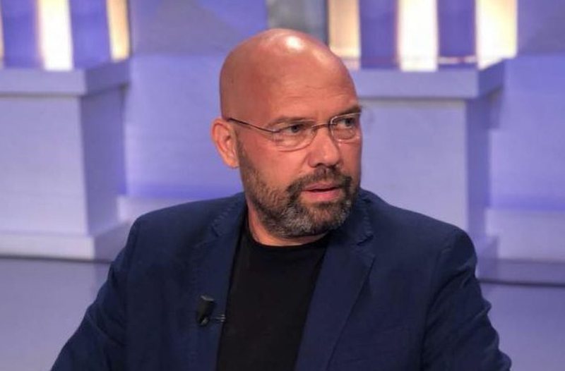 “Turp shtetëror, morën pjesë palaço, maskarenj dhe…”, Manjani shpërthen me tone të forta për festën e Avokatit të Popullit