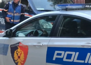Përdorën të miturin për të vjedhur mbi 6 milionë lekë, dy të arrestuar në Korçë