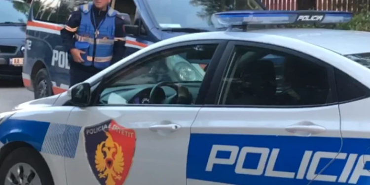 Përdorën të miturin për të vjedhur mbi 6 milionë lekë, dy të arrestuar në Korçë