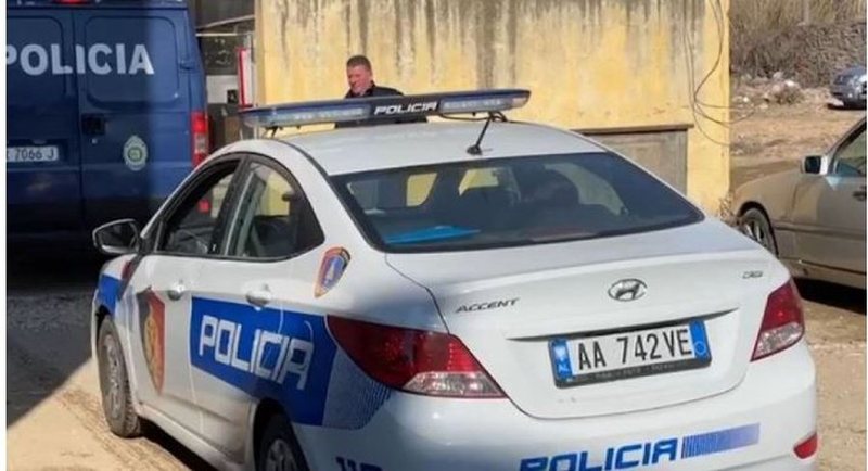 Kontrabandë me mallra të markave të njohura, kapen në flagrancë babë e bir, sekuestrohen 25 mijë euro mall