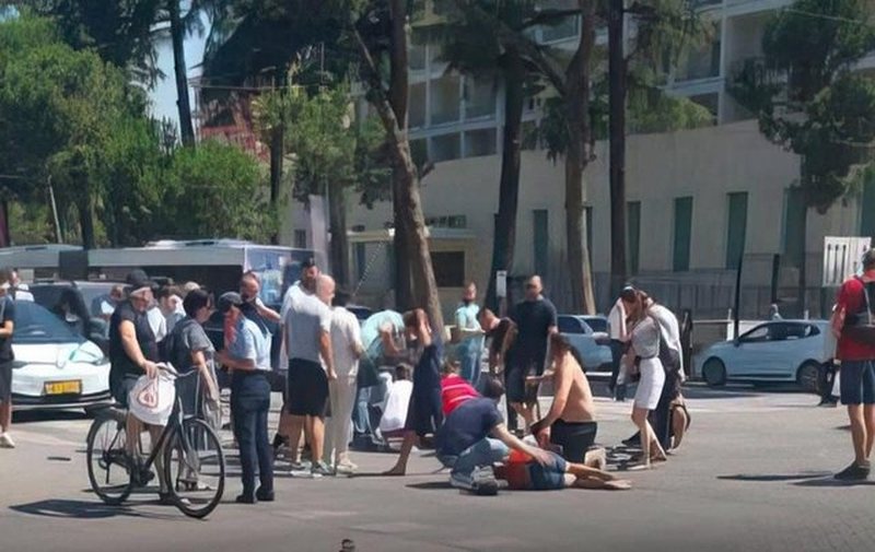 Detaje/ Automjeti përplasi tre të mitur në Tiranë, njëri prej tyre në intubim