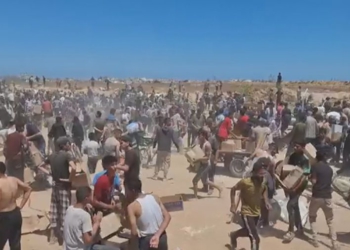 Pamje kaotike, palestinezët sulmojnë 77 kamionë të OKB-së me ndihma