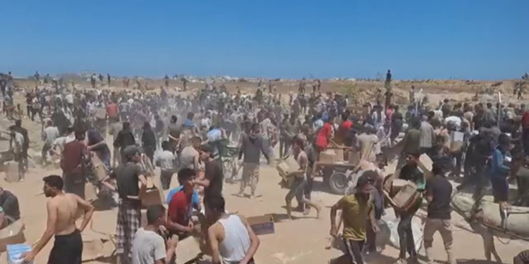 Pamje kaotike, palestinezët sulmojnë 77 kamionë të OKB-së me ndihma
