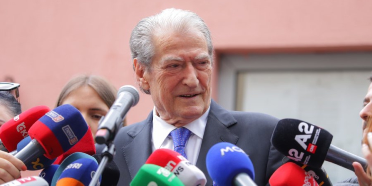 Berisha vijon akuzat: “Vetorët” e Ramës pranuan një dokument fals të Irenës me 5 mbiemra