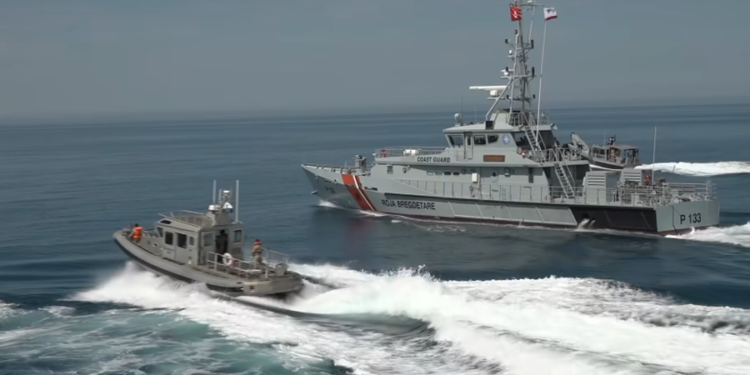 Marinsat amerikanë dhe Flota Detare e Shqipërisë stërviten në Durrës, Rama publikon pamjet: Një nga më të mëdhatë