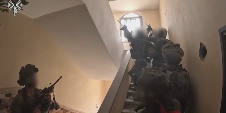 Nuk ndalet masakra në Gaza, Izraeli vret 17 palestinezë, plaçkiten 40 kamionë me ndihma
