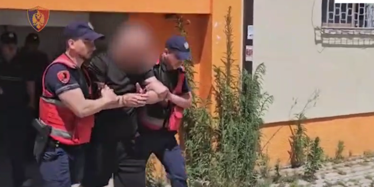 Shiste heroinë dhe kanabis, arrestohet 53-vjeçari në Fier, policia jep detaje