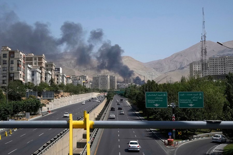 Bombardimet nuk e ndalën diplomacinë, disa telefonata SHBA-Iran që prej nisjes së sulmeve të Izraelit