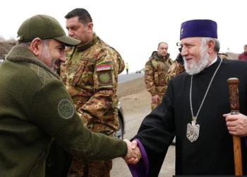 “Ke një fëmijë të paligjshëm”, kryeministri armen sherr me kreun e Kishës