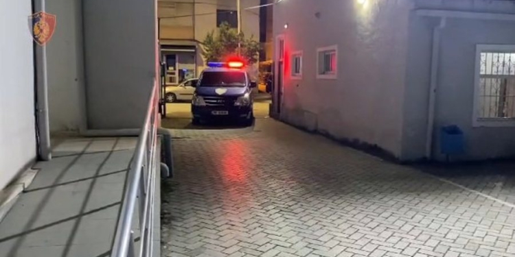 48-vjeçari kapet me doza kanabisi, i fshihte në një tunel pranë pallatit