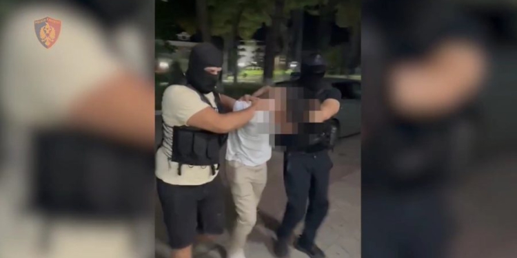 EMRI / Pjesë e një grupi droge në Itali, kapet 23 vjeçari në Vaun e Dejës