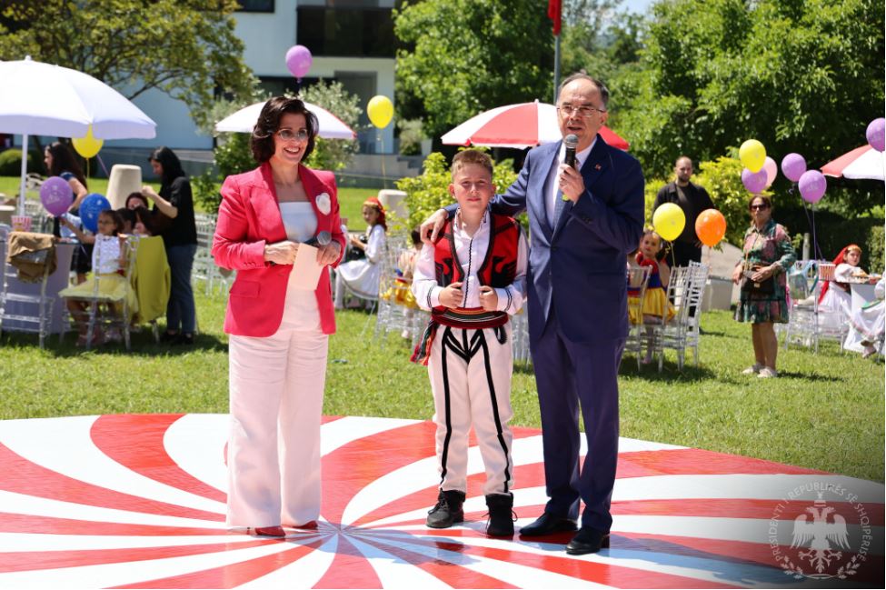 1 Qershori! Presidenti Begaj dhe Zonja e Parë takojnë fëmijë nga të gjitha trevat shqipfolëse