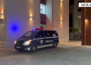 Shisnin lëndë narkotike në Berat, arrestohen dy persona, gjenden 330 doza kanabasi