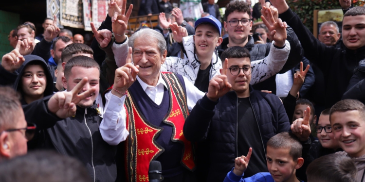 Berisha premtoi se do rrëzonte Ramën, por po ‘rrëzon’ komisionerët e PD-së