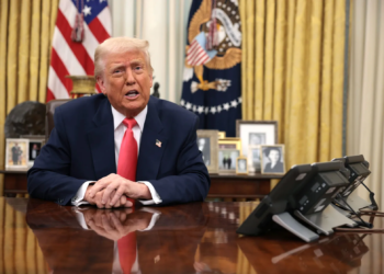“Nuk më intereson çfarë tha ajo…” Trump përplaset me drejtoreshën e Inteligjencës Kombëtare të SHBA për Iranin