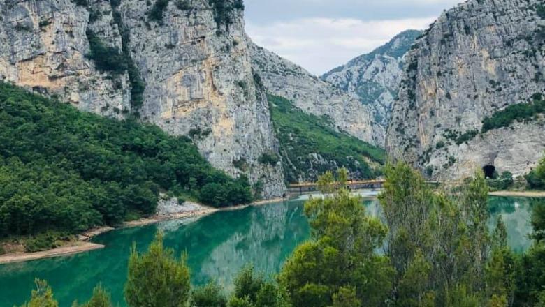 Ishte duke u larë, mbytet 22-vjeçari në lumin Mat pranë Shkopetit