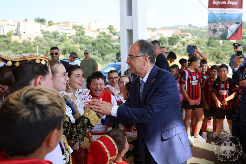 Presidenti Begaj në Kalabri: Arbëreshët janë rrënja, Shqipëria është trungu!