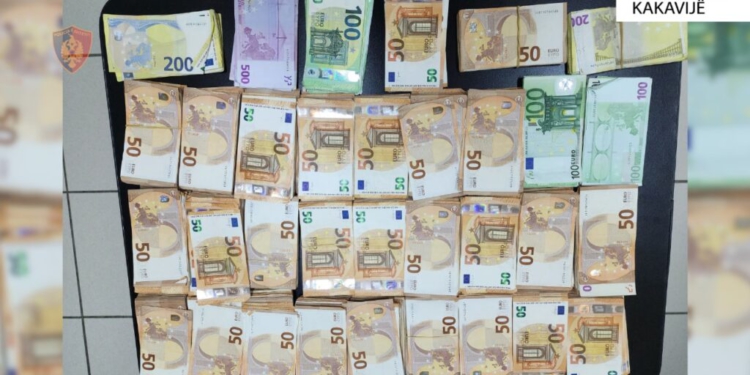 160 mijë euro të padeklaruara me vete, arrestohet në Kakavijë 41-vjeçari