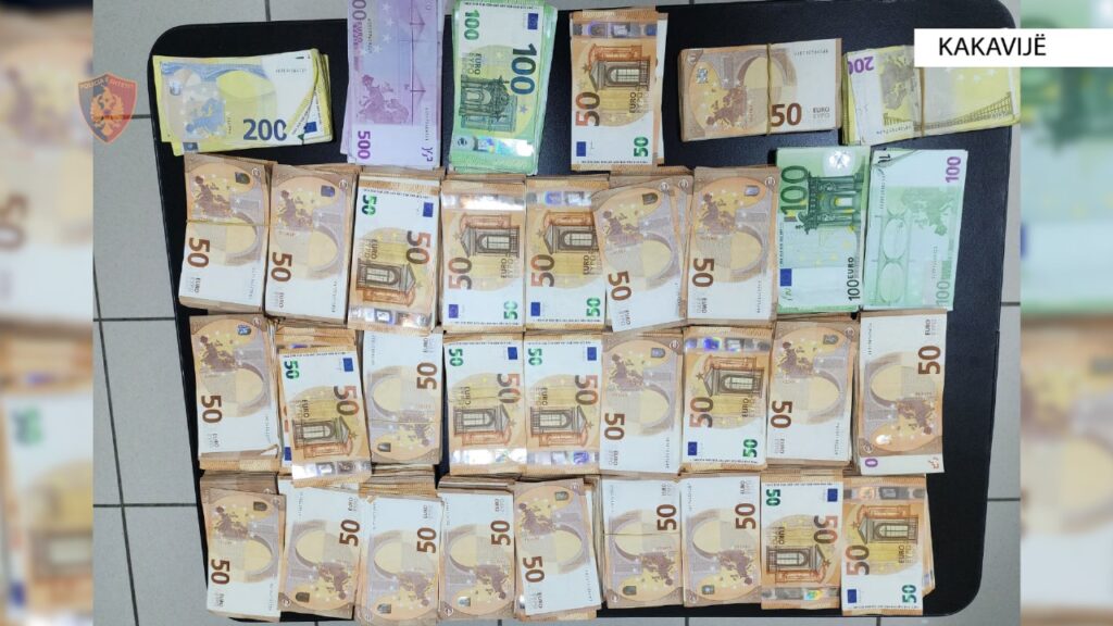 160 mijë euro të padeklaruara me vete, arrestohet në Kakavijë 41-vjeçari