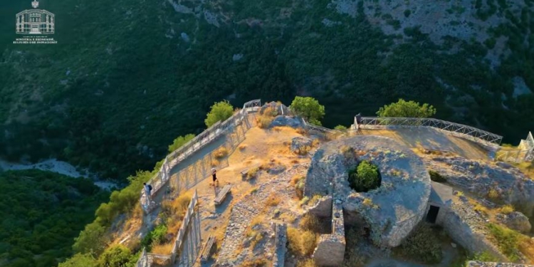 I mbijetoi pushtimeve, Rama ndan videon nga Himara: Vizitoni xhevahirin e rivierës