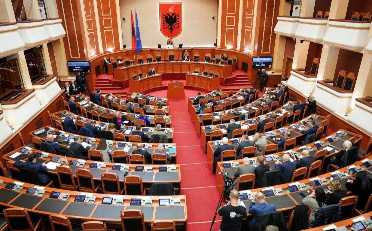 Të hënën seancë plenare në Kuvend, zbardhen pikat që do të diskutojnë deputetët
