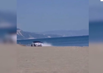 Bënte manovra të rrezikshme me “Range Rover” në bregdetin e Velipojës, e pëson 43-vjeçari