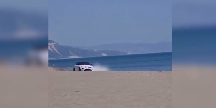 Bënte manovra të rrezikshme me “Range Rover” në bregdetin e Velipojës, e pëson 43-vjeçari