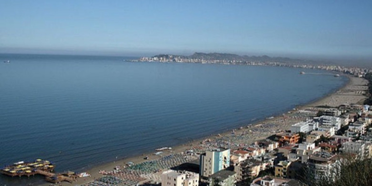 E rëndë në Kavajë! Turistja çeke mbytet në plazhin e Golemit