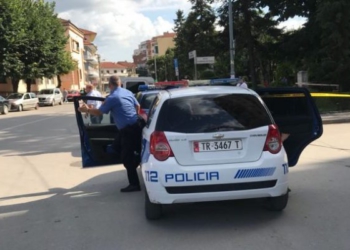 Iu gjet kokainë dhe kanabis në makinë, tre të arrestuar në Korçë