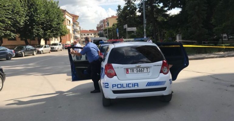 Iu gjet kokainë dhe kanabis në makinë, tre të arrestuar në Korçë
