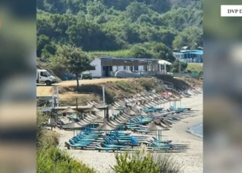 Lirimi i plazheve publike, sekuestrohen 170 çadra në Durrës, procedohen 6 persona