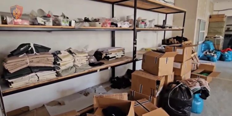 Zbulohen magazinat ku stampoheshin veshje me logo false, 3 në pranga, 1 në kërkim