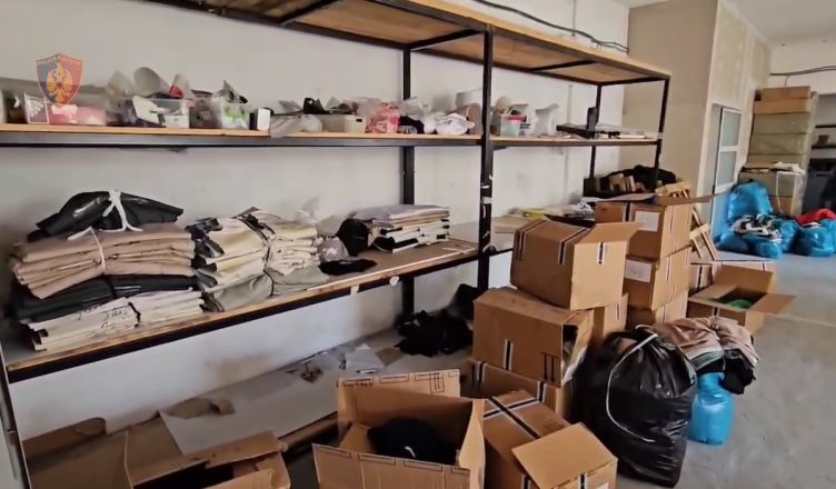 Zbulohen magazinat ku stampoheshin veshje me logo false, 3 në pranga, 1 në kërkim