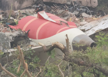 Vetëm 1 i mbijetuar nga 242, kryeministri indian viziton vendin e rrëzimit të aeroplanit pas tragjedisë ajrore! Vazhdojnë kërkimet për kutitë e zeza