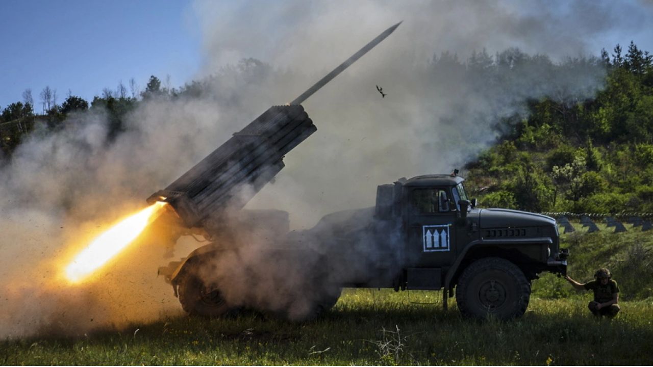 Pentagoni ndërpret ndihmën ushtarake për Ukrainën, armët amerikane ridrejtohen në Lindjen e Mesme