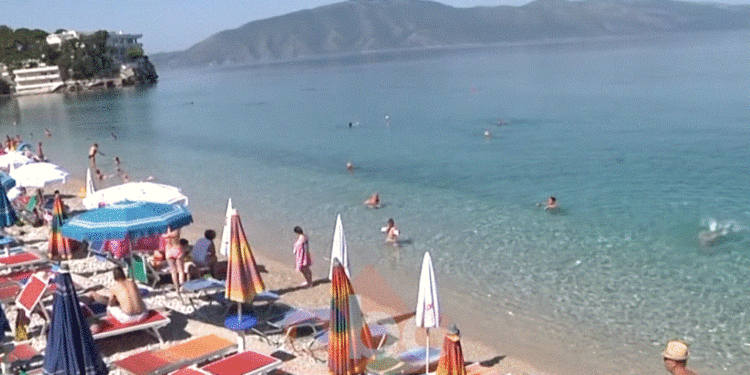 Ndalohen punimet përgjatë bregdetit, Kumbaro: Zero tolerancë edhe për zaptimin e plazheve publike