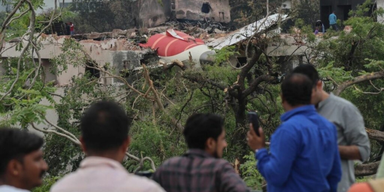 Tragjedia e “Air India”, dëmtimi i sediljes së pilotit shkaktoi rrëzimin e avionit