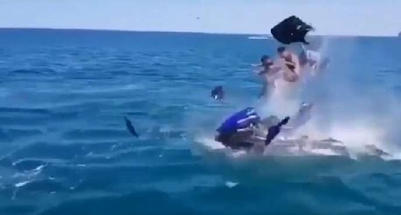 Kreu manovra të rrezikshme me jet ski, një tjetër turist përfundon në spital në gjendje të rëndë