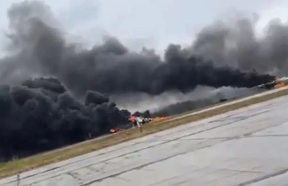 Ukraina godet katër baza ajrore ruse, të paktën 40 avionë të shkatërruar (VIDEO)