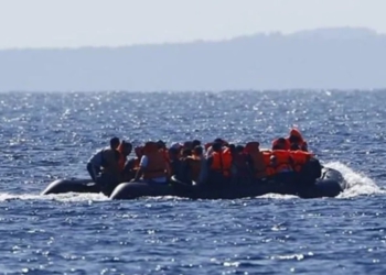 Në kërkim të azilit në Britani/ Më shumë se 1,000 emigrantë kalojnë Kanalin e La Manshit në një ditë