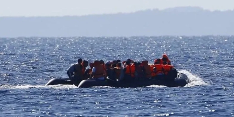 Në kërkim të azilit në Britani/ Më shumë se 1,000 emigrantë kalojnë Kanalin e La Manshit në një ditë