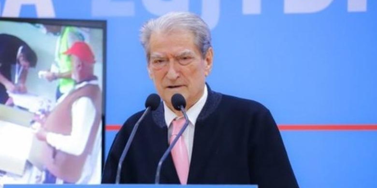 Gjithë ditën në ekrane, por Berisha ankohet për mediat: Nuk i lë Rama të më nxjerrin në televizor
